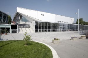 1280px-Wiener_Stadthalle_Aussen_2008