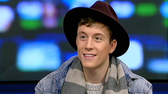 Loïc Nottet au JT de Télésambre, le 6 janvier 2015