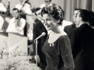 Lys Assia au Concours Eurovision de la Chanson à Lugano (Suisse) en 1956